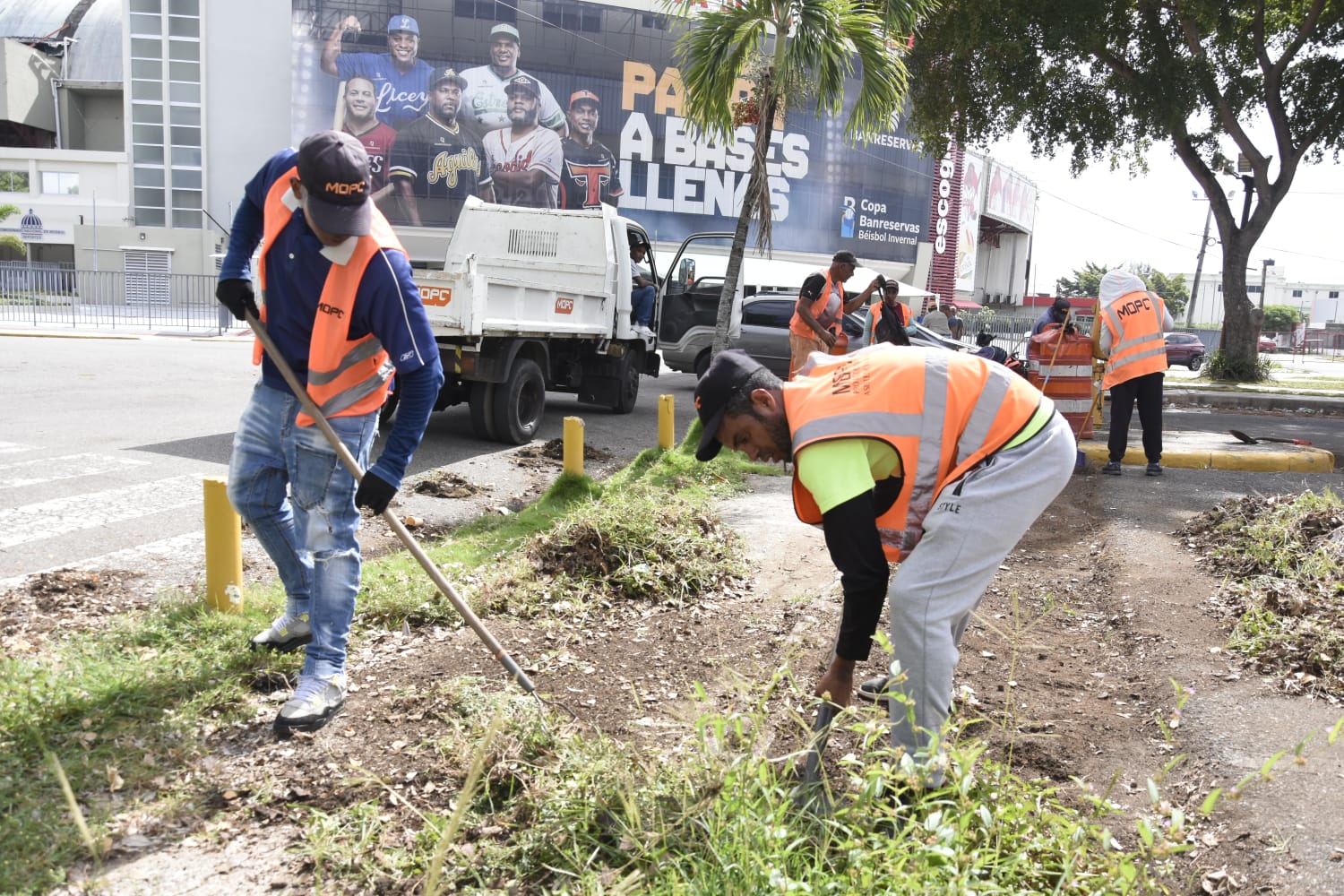 Inician acondicionamiento áreas interna y externa del estadio Quisqueya