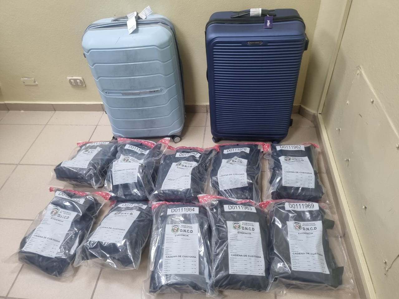 Autoridades Ocupan 21 Paquetes De Marihuana En Aeropuerto Del Cibao Y