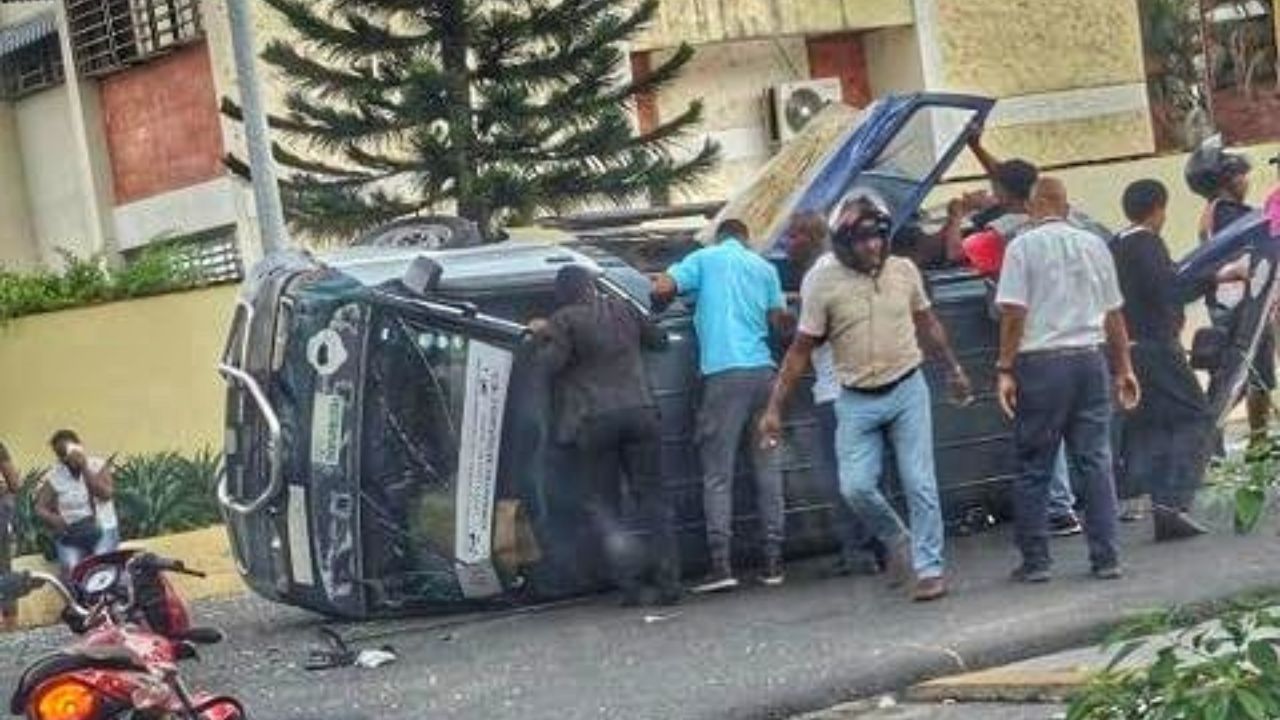 Al Menos Lesionados En Accidente De Tr Nsito