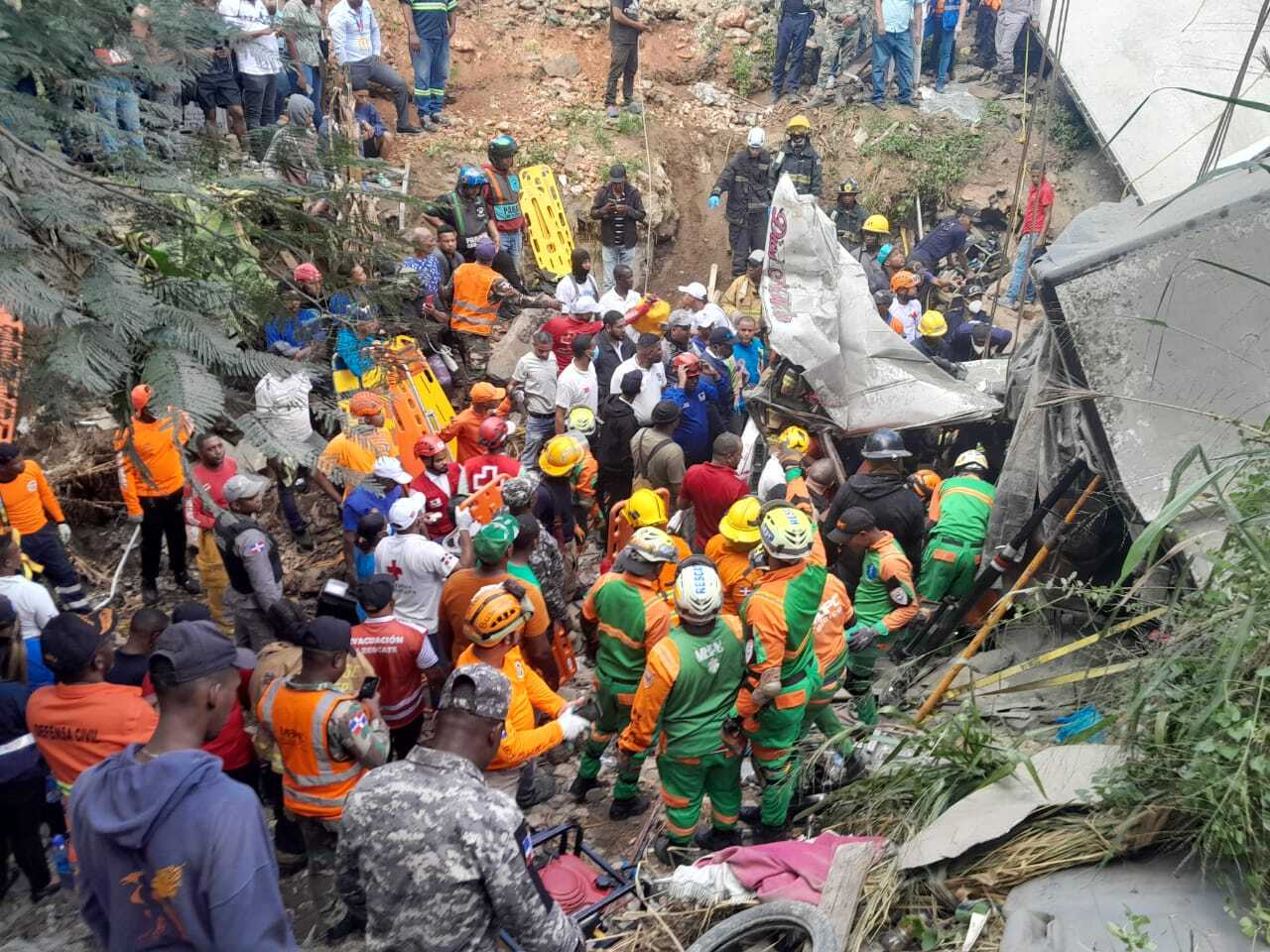 Defensa Civil Confirma Hay Cinco Muertos En Accidente De Haina