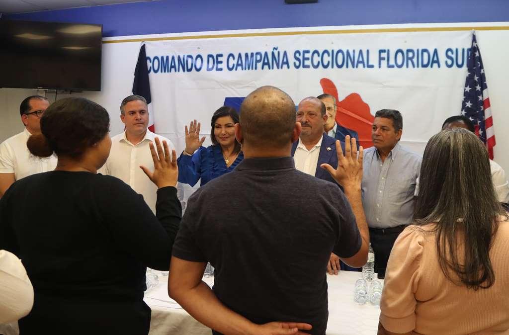 Juramentan Nuevos Miembros Del PRM En Florida