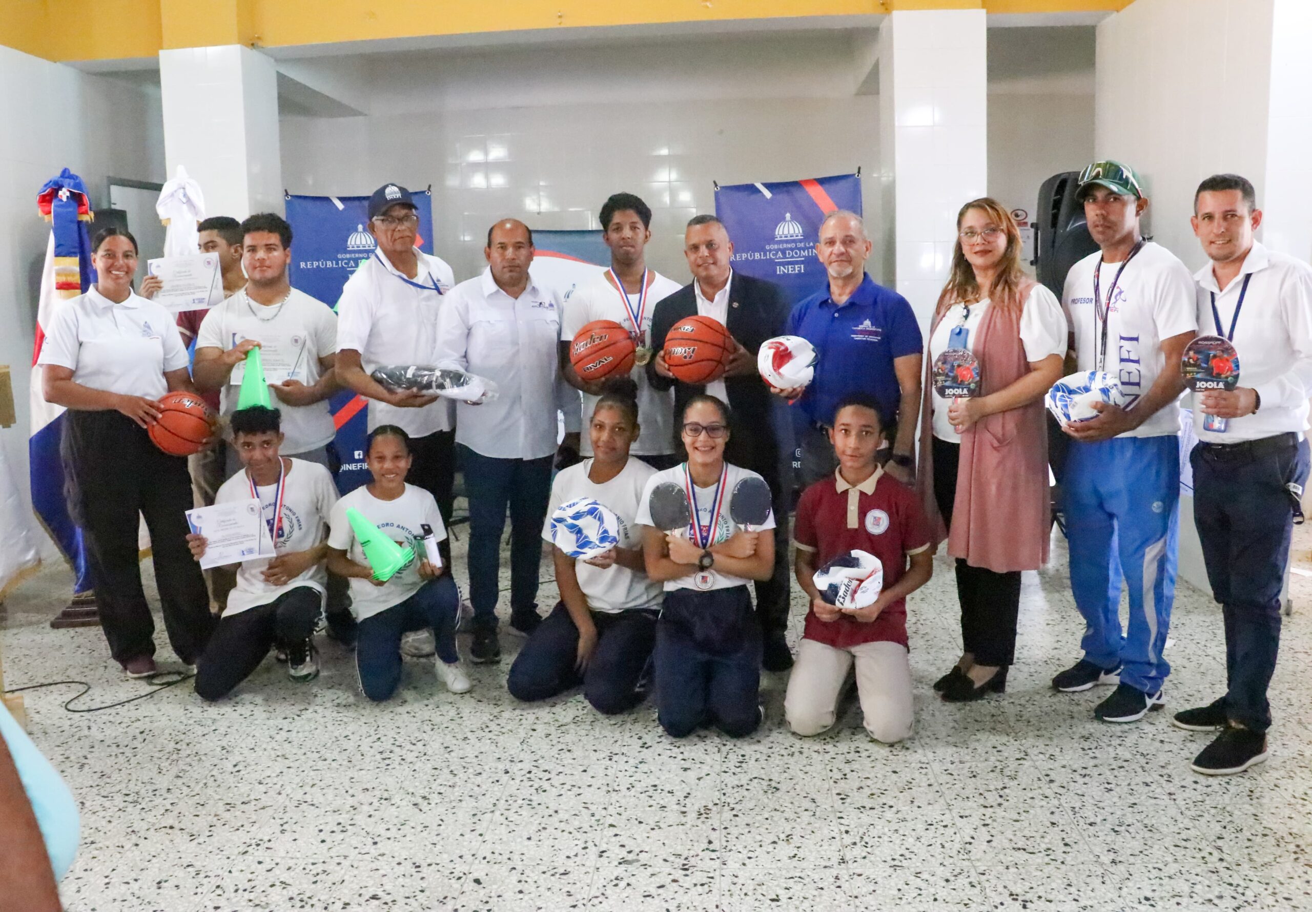 Inefi Entrega Utiler A Y Mesa De Ping Pong En Bonao