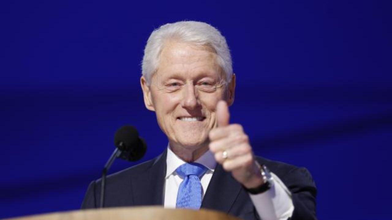 De iglesias a McDonald s Bill Clinton hace campaña por Kamala Harris