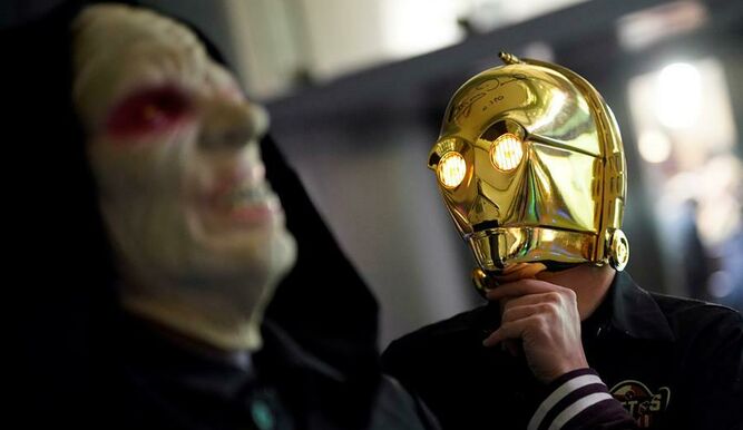 Star Wars lidera la taquilla pero no bate récords