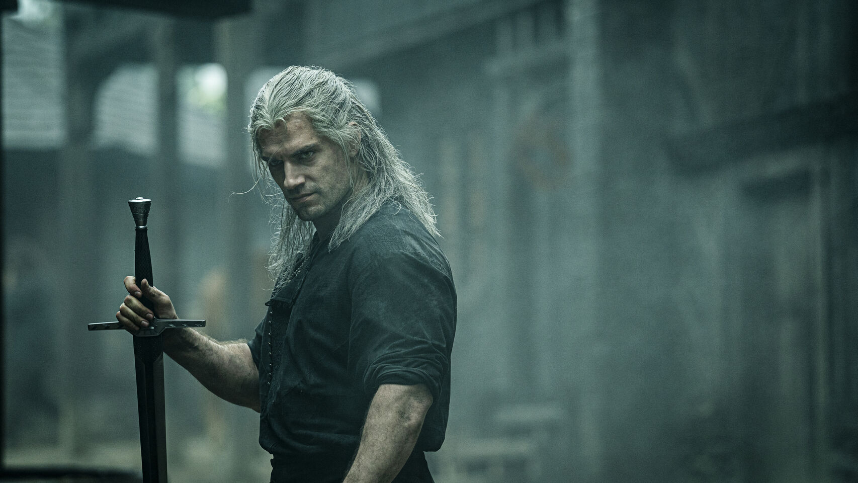 Henry Cavill y Netflix buscan el próximo "Game of Thrones" con "The Witcher"