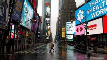 Leve repunte muertes en Nueva York entre fricciones políticas por reapertura