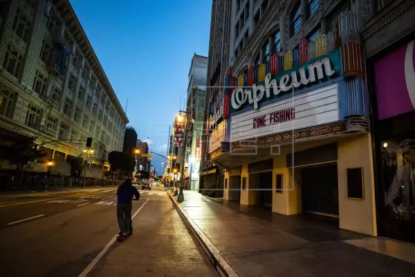 California permitirá que los cines abran al 25 % de su capacidad