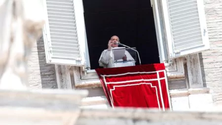 El papa lanza un fondo para apoyar a afectados por la crisis de la COVID-19
