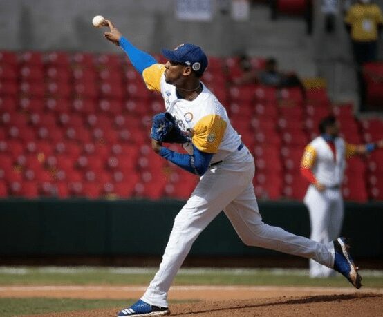 El Escogido firma al pitcher agente libre Edison Frías