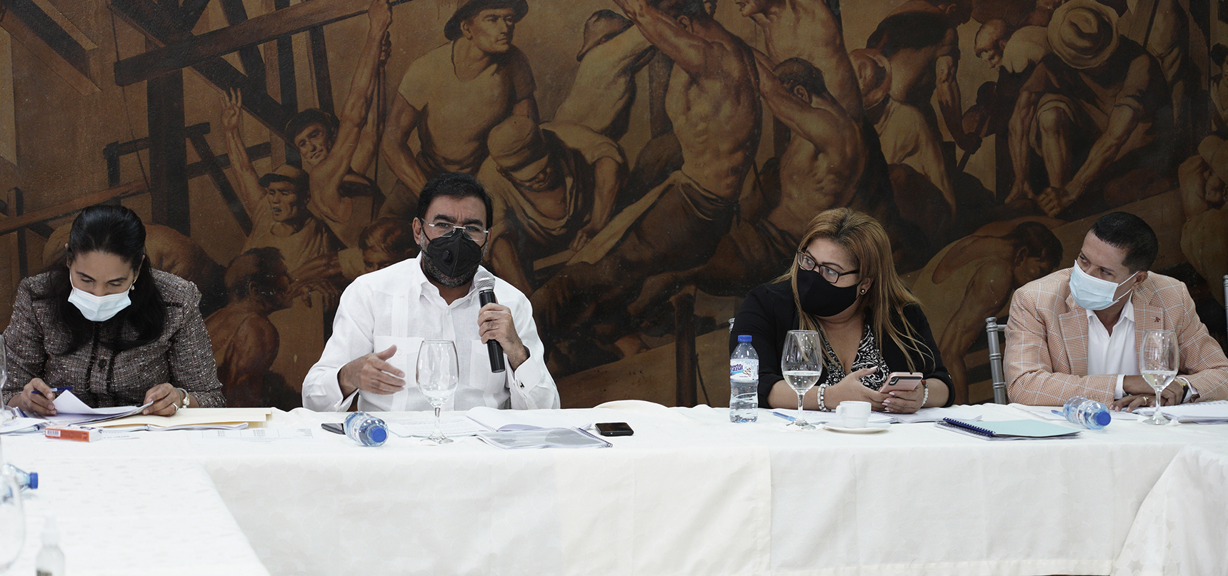 Consejo Provincial Los Toros pondera ampliación programa de becas a estudiantes de Azua