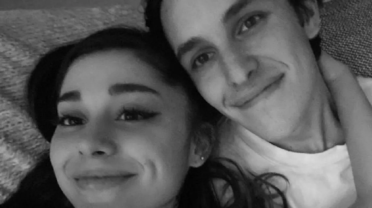 Ariana Grande se casó con Dalton Gomez tras un noviazgo de un año