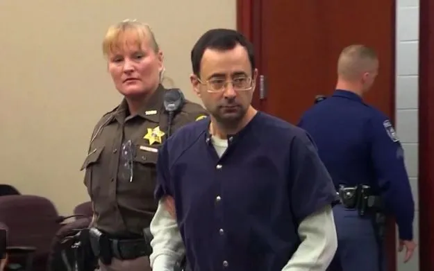 Larry Nassar goza de privilegios en prisión mientras Simone Biles sufre en Tokio
