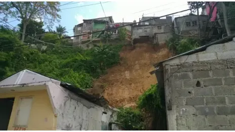 Un herido tras deslizamiento de tierra que destruyó ocho casas en La Javilla