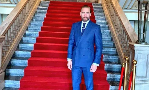 Dan licencia laboral a Carlos de la Mota sin disfrute de sueldo; atenderá asuntos personales