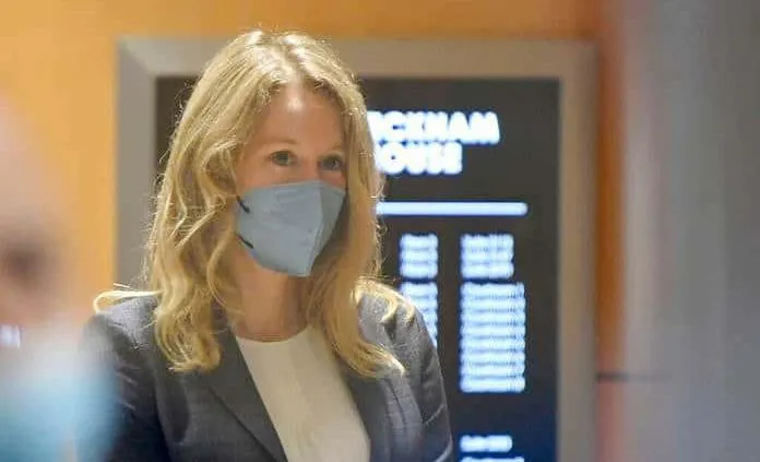 Empieza en EEUU el juicio por fraude contra la emprendedora Elizabeth Holmes