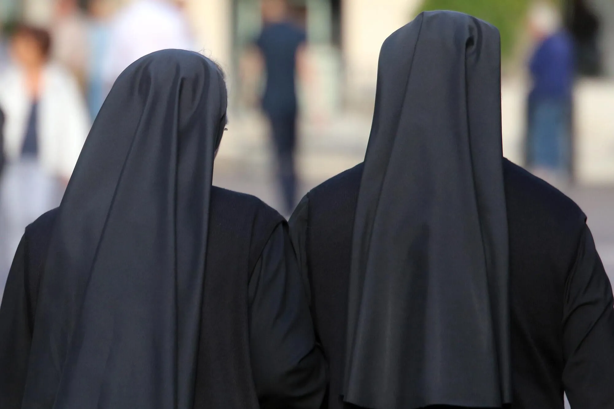 Los abusos psicológicos a las monjas en los conventos, desvelados en un libro