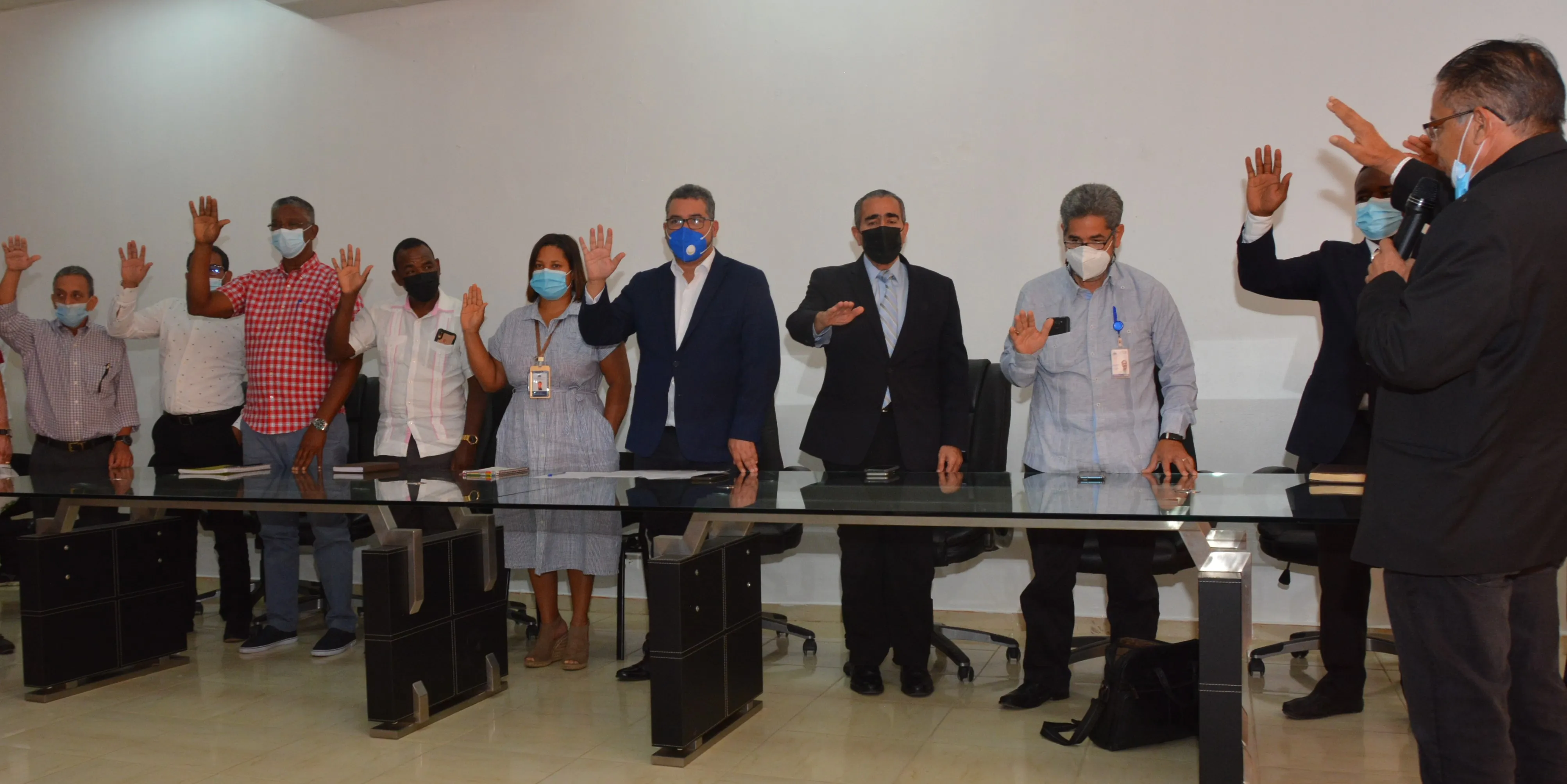 Juramentan comité pro construcción industria de Sal