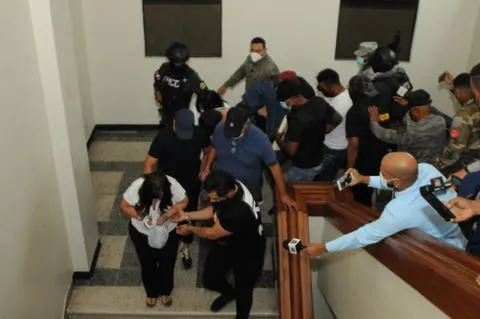 Rechazan fusionar expediente de Operación Larva