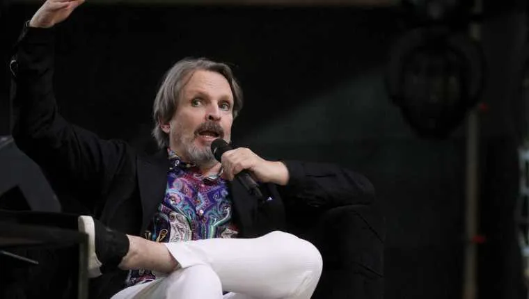 Miguel Bosé dice que la pandemia le "quitó" su carrera