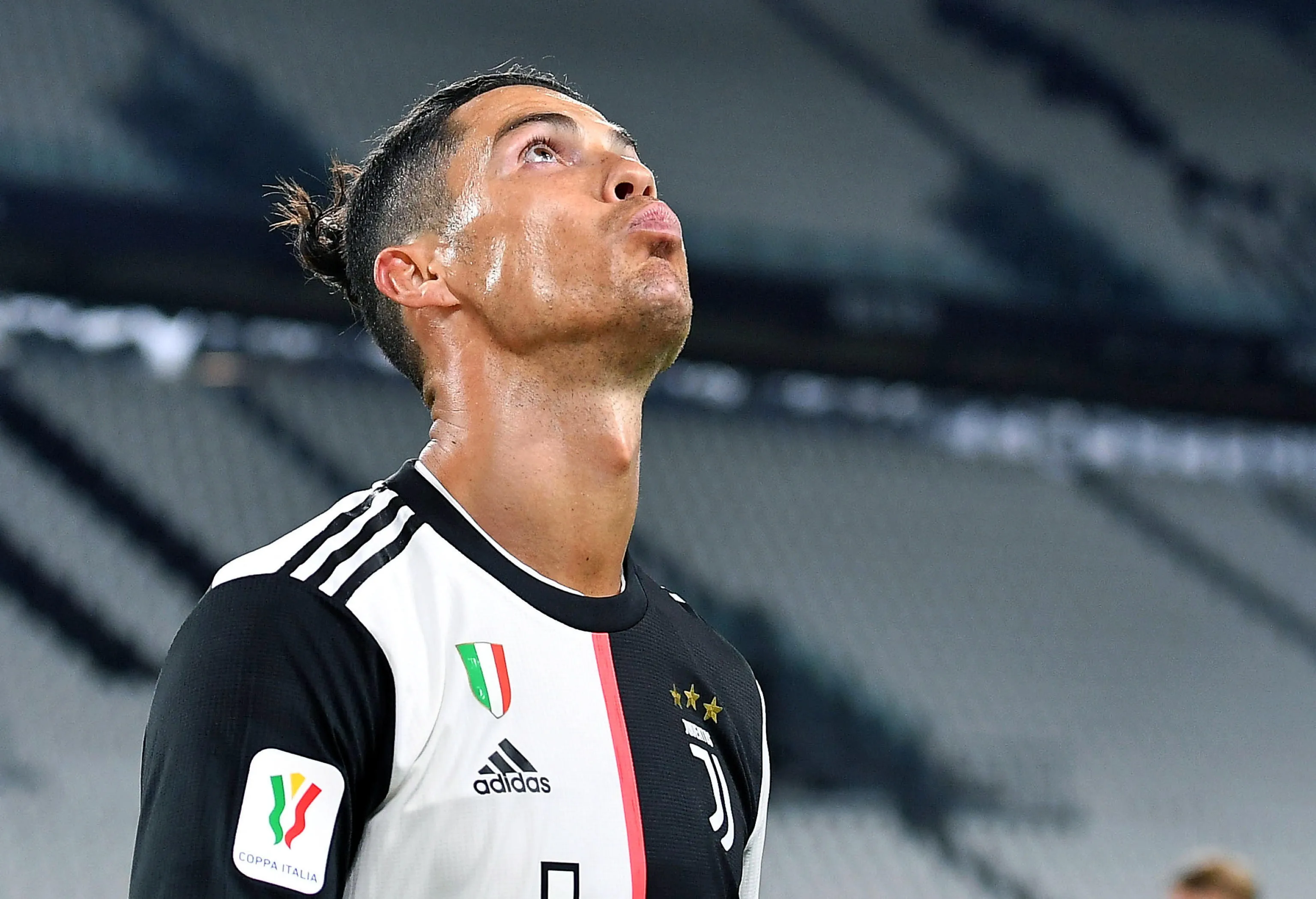 Cristiano Ronaldo dona una camiseta firmada para una subasta solidaria por  La Palma