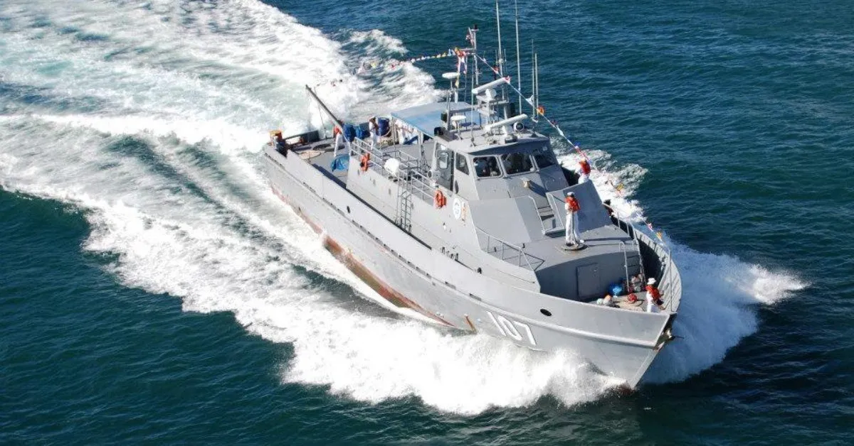 La Armada rescata seis personas a bordo de embarcación a la deriva