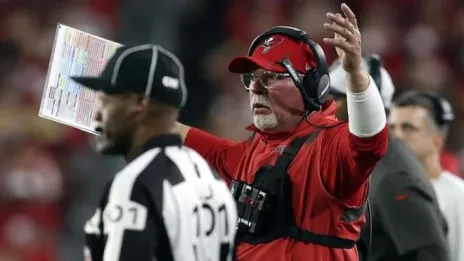 Entrenador de los Buccaneers golpea a un jugador y recibe multa de 50 mil dólares