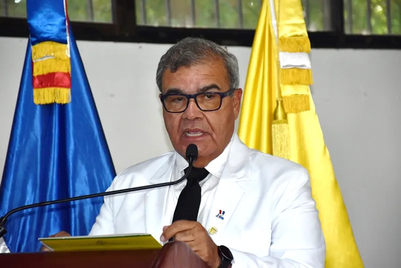 CMD asegura podría producirse un colapso en sistema de salud por médicos con COVID-19