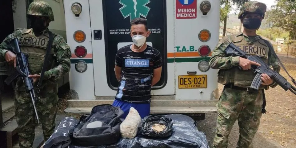 Incautan una "narcoambulancia" que transportaba cocaína en Colombia
