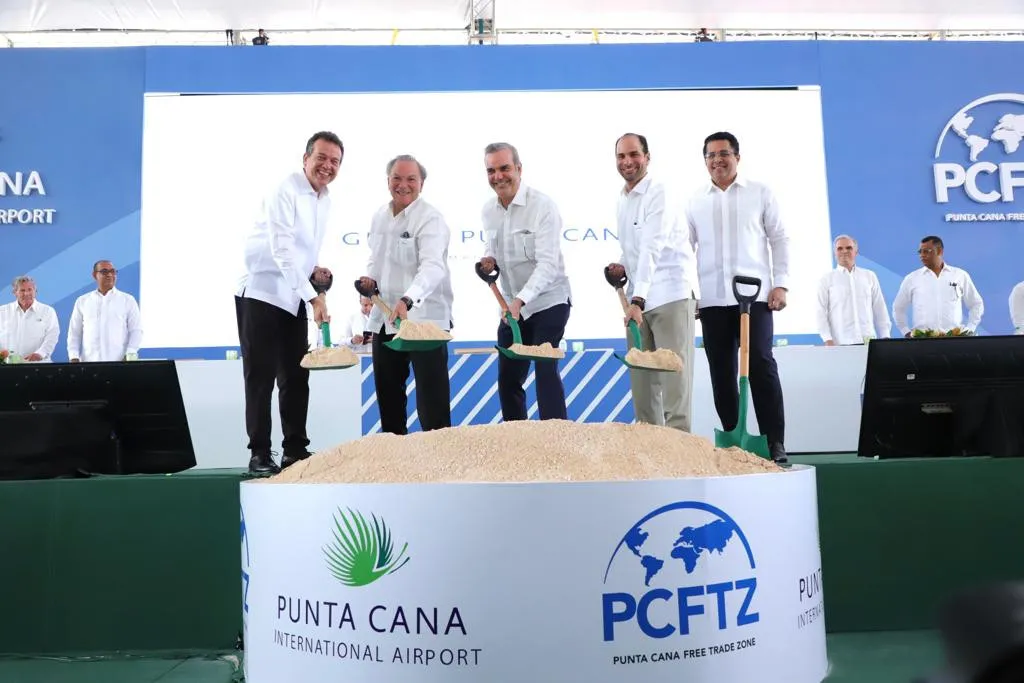 Abinader deja iniciada construcción de primer centro logístico, aéreo, marítimo y parque de zona franca 