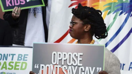 Alumnos protestan contra polémico proyecto de ley «No digas gay»