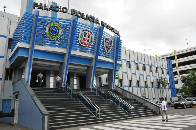 Abinader pone en retiro a once generales de brigada de la Policía Nacional