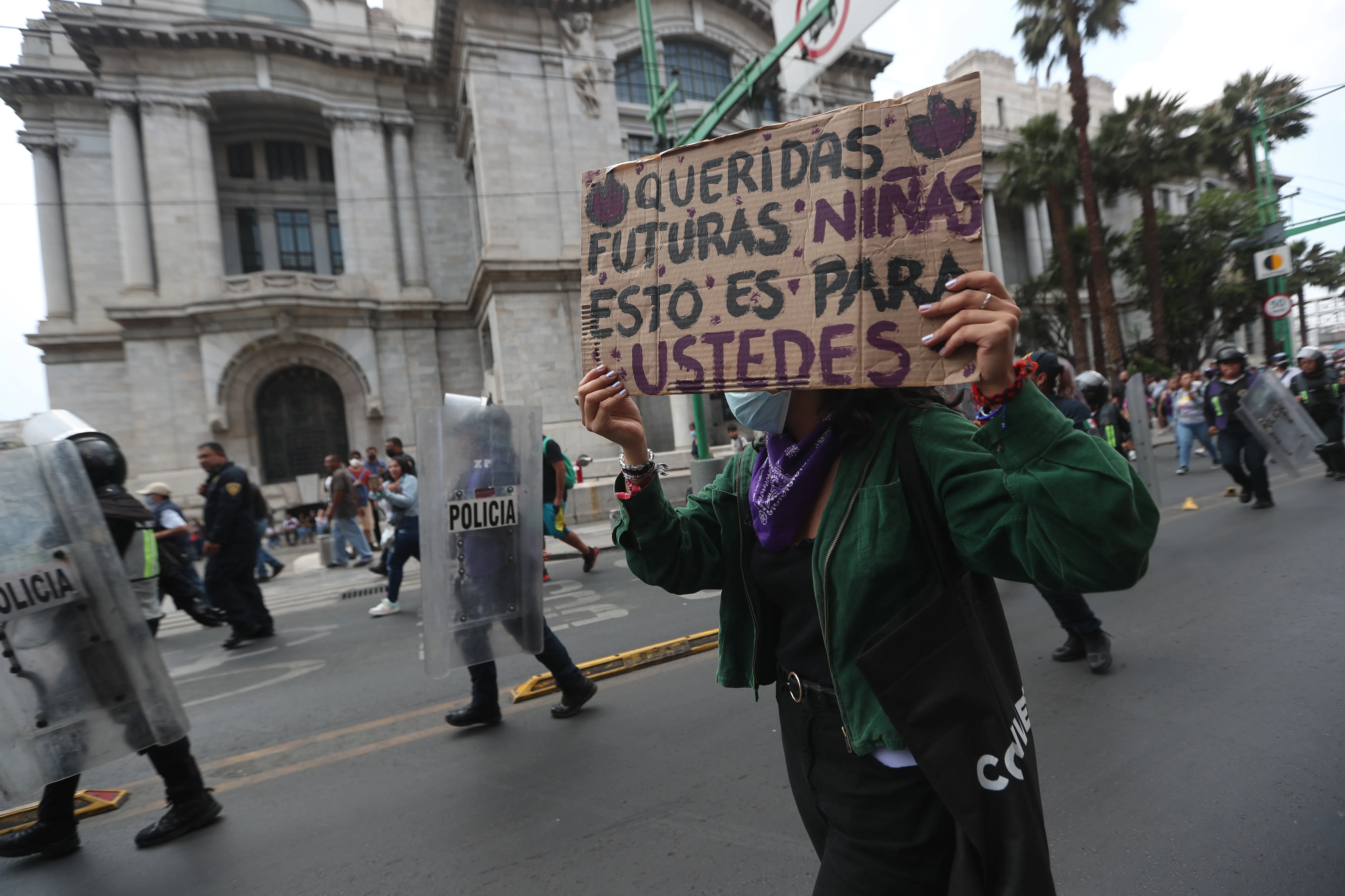 Mujeres marchan pidiendo el fin de oleada de desapariciones en México