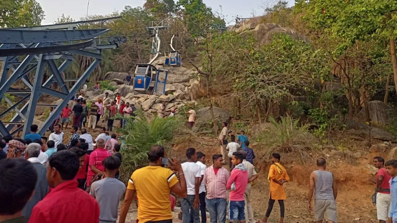 Un accidente en un teleférico deja un muerto y 40 atrapados en la India