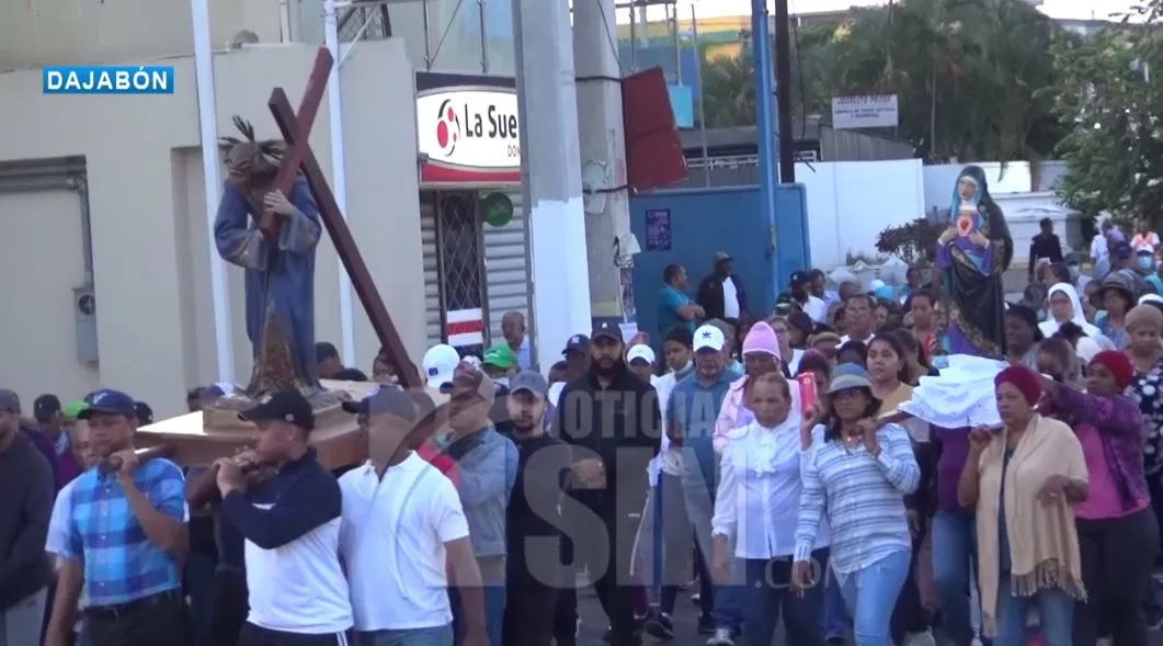Cientos de feligreses acuden a viacrucis en Dajabón