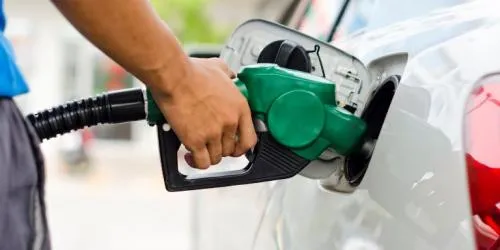Gobierno congela precio de todos los combustibles