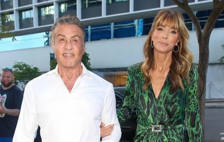 Después de 25 años de matrimonio, esposa de Sylvester Stallone le pide el divorcio