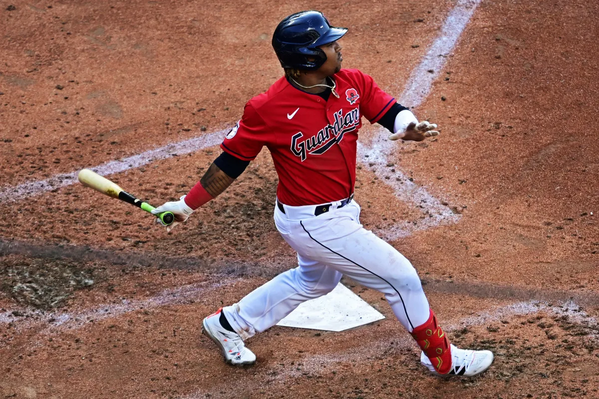 La “para” Ramírez otorga primer triunfo a Cleveland