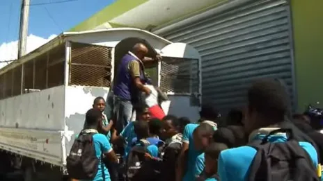 Denuncian estudiantes se arriesgan cada día para asistir a clases en San Juan