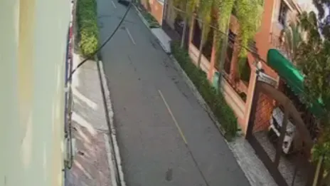 #VIDEO: Delincuentes atracan mujer mientras llevaba a sus hijos a la escuela