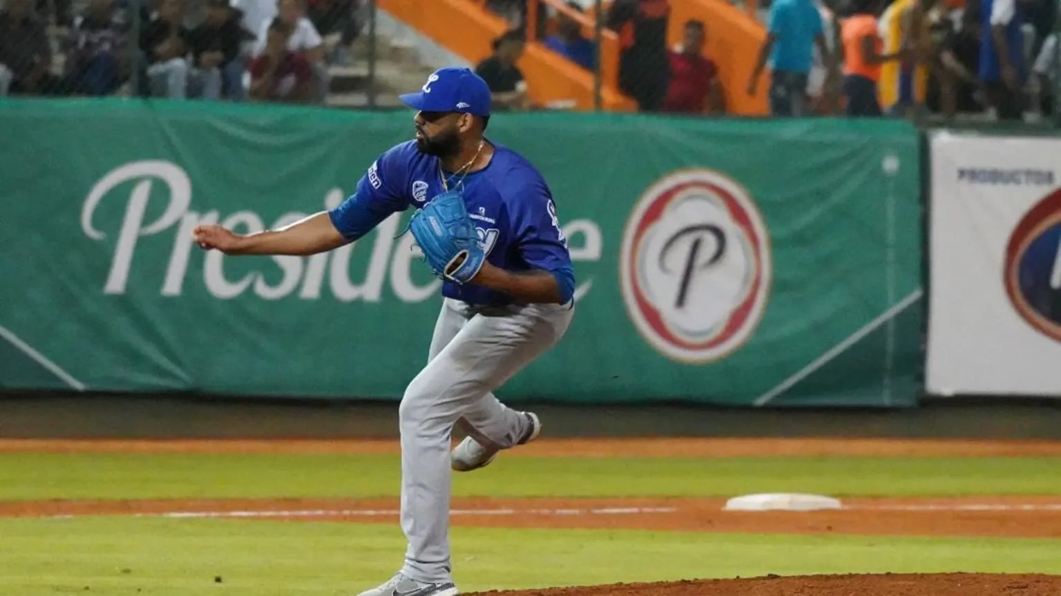 Ramón Hernández responde a la confianza de los Tigres del Licey