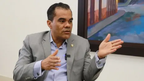 “Este gobierno hace las obras cumpliendo la ley y rinde el dinero porque no se roba”, dice diputado Elías Báez