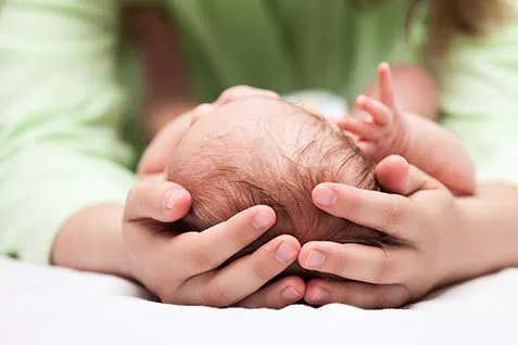 Piden ayuda para costear estudio a niño de 2 años con microcefalia