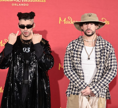 Presentan nueva estatua de Bad Bunny en las vegas