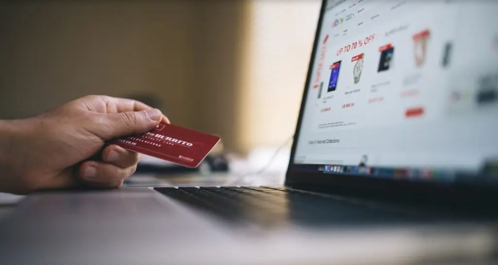 Alertan sobre ataques "carding", el robo de datos de tarjetas bancarias para cometer estafas