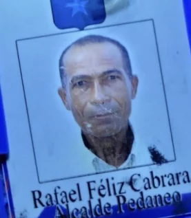 “Preso de día y suelto de noche”: alcalde de Comendador otorgó permiso a hombre que ejecutó triple crimen en Elías Piña