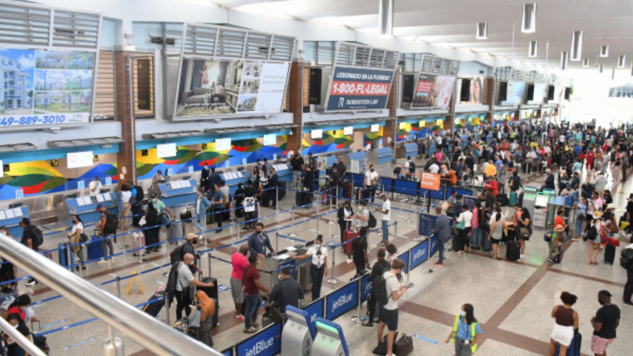 TSA ratifica resolución de la JAC que ordena a líneas aéreas suspender cobro de 10 dólares a viajeros