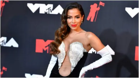 Anitta rompe su contrato con Warner después de once años juntos