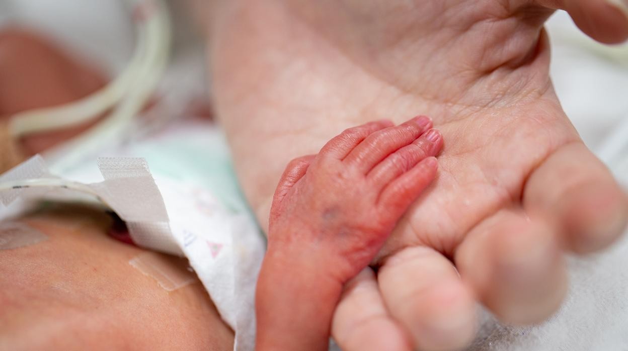 El 30% embarazos en adolescentes terminan con alto riesgo de tener un niño prematuro, dice Francisco Thevenin