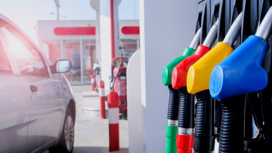 Subsidio a los combustibles beneficia más a los ricos que a los pobres, dice economista