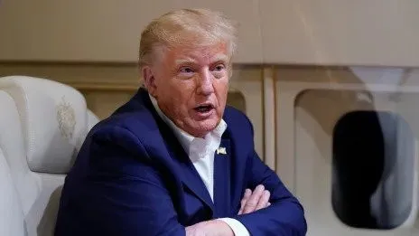 Trump viaja a Nueva York para su cita con la justicia